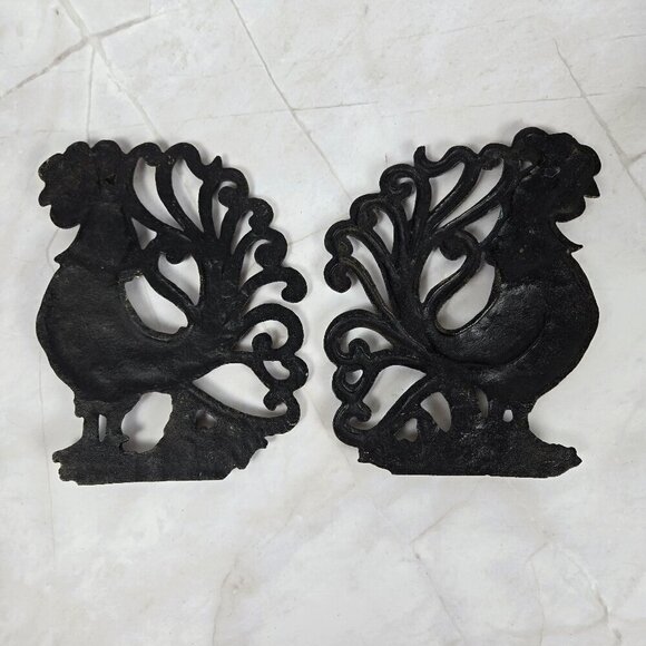 Vintage Brass Toned Cast Iron Rooster Wall Hangings Set of 2 Farmhouse Rustic - Picture 4 of 7